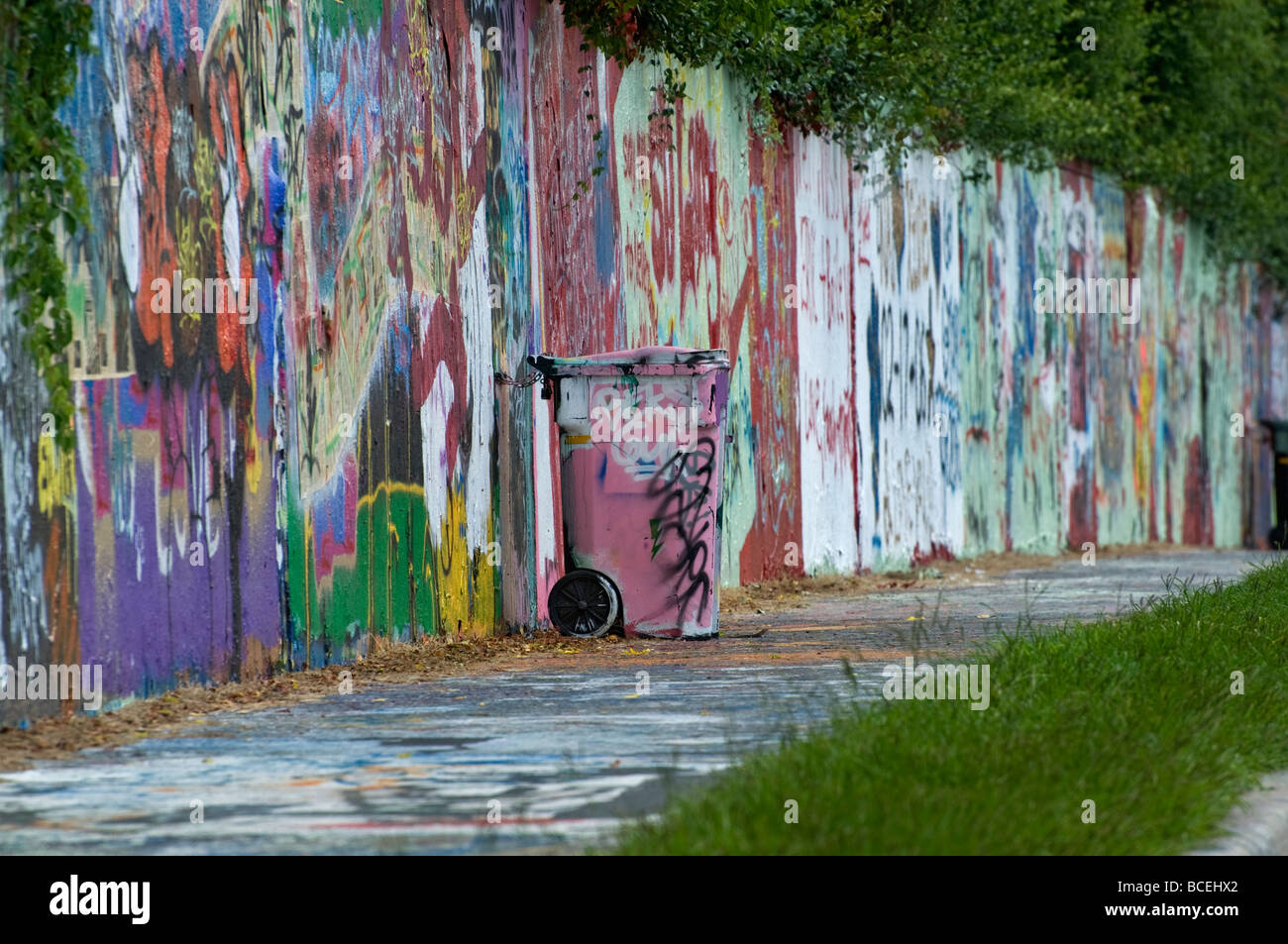 "Graffiti Wall" eine Stadt sanktioniert Gegend des Selbstausdrucks in Gainesville Florida Stockfoto