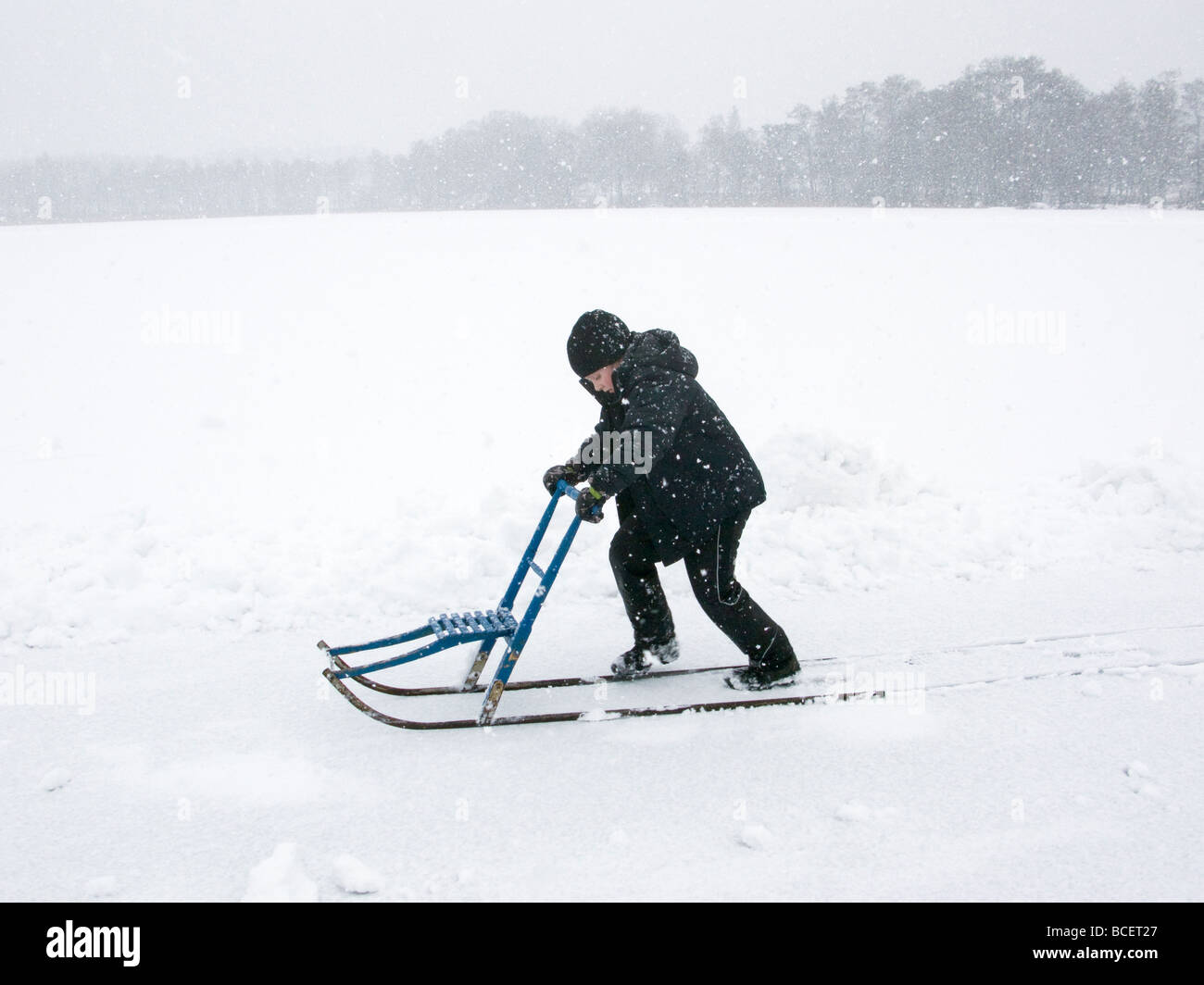 Kick Sled Stockfotos und -bilder Kaufen - Alamy