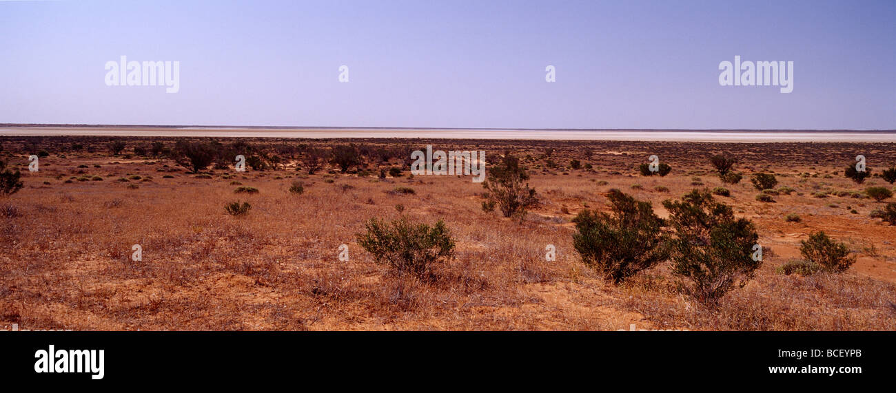 Riesige Salzseen sind häufig in den trockeneren Regionen Australiens. Stockfoto