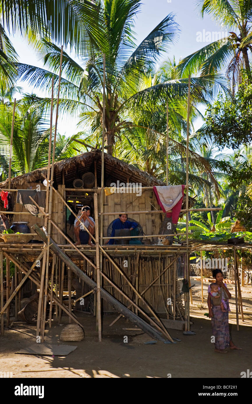 Myanmar, Chin-Staat Panbaung. Ein Kinn-Haus aus Bambus in das Dorf Panbaung. Stockfoto