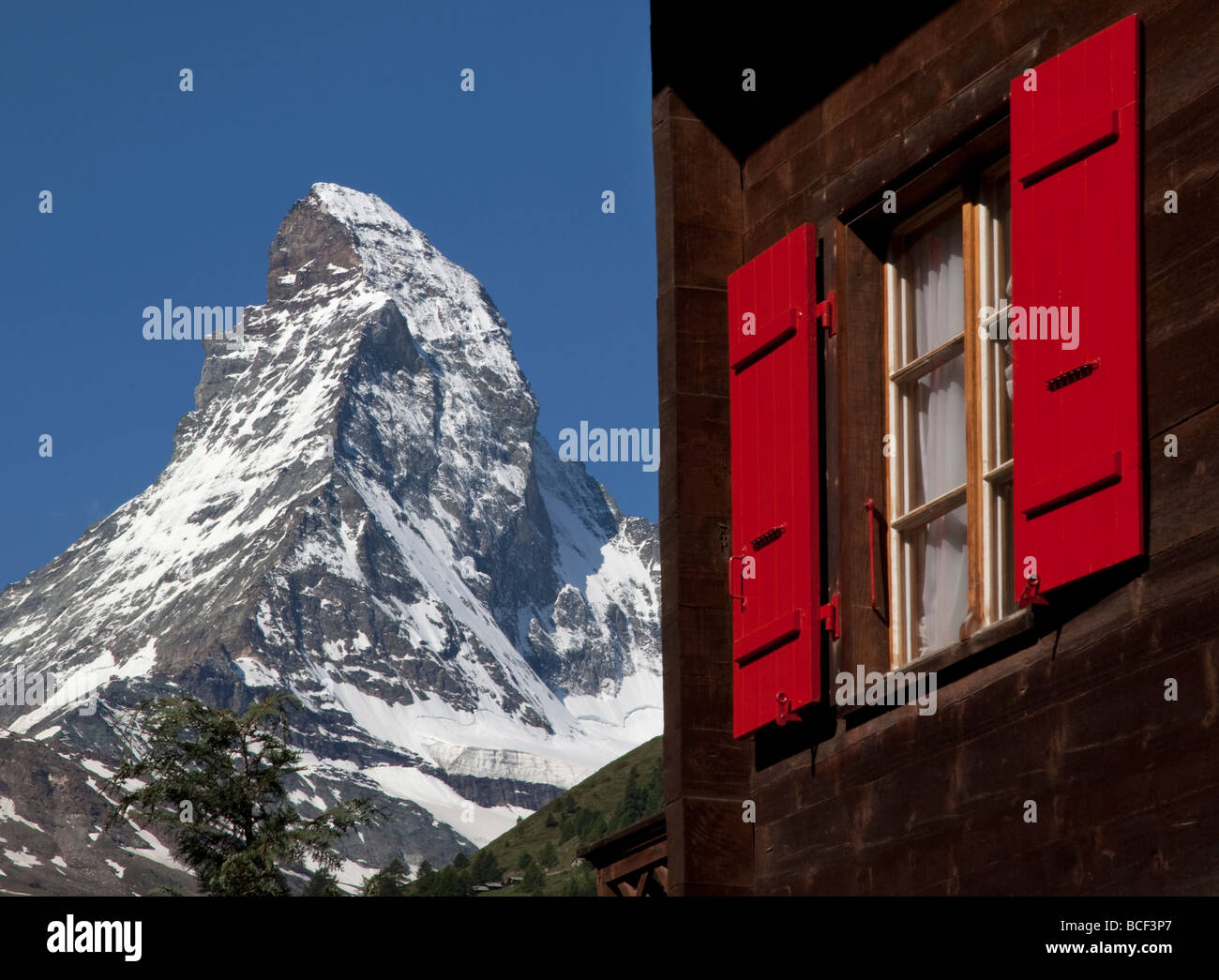 Swiss chalet switzerland -Fotos und -Bildmaterial in hoher Auflösung – Alamy