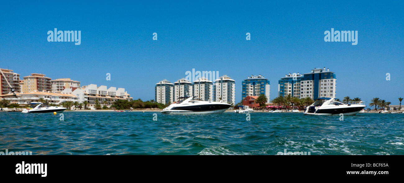 Sun Seeker Yachten ankern auf dem Mar Menor (Binnenmeer) la Manga Region Murcia, Spanien Stockfoto