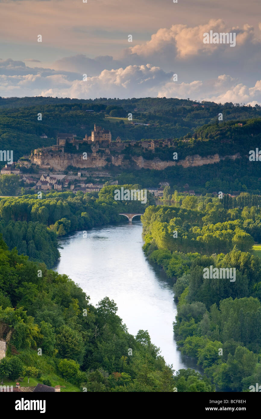 Schloss in Beynac-et-Cazenac & Fluss Dordogne, Beynac, Dordogne, Frankreich Stockfoto