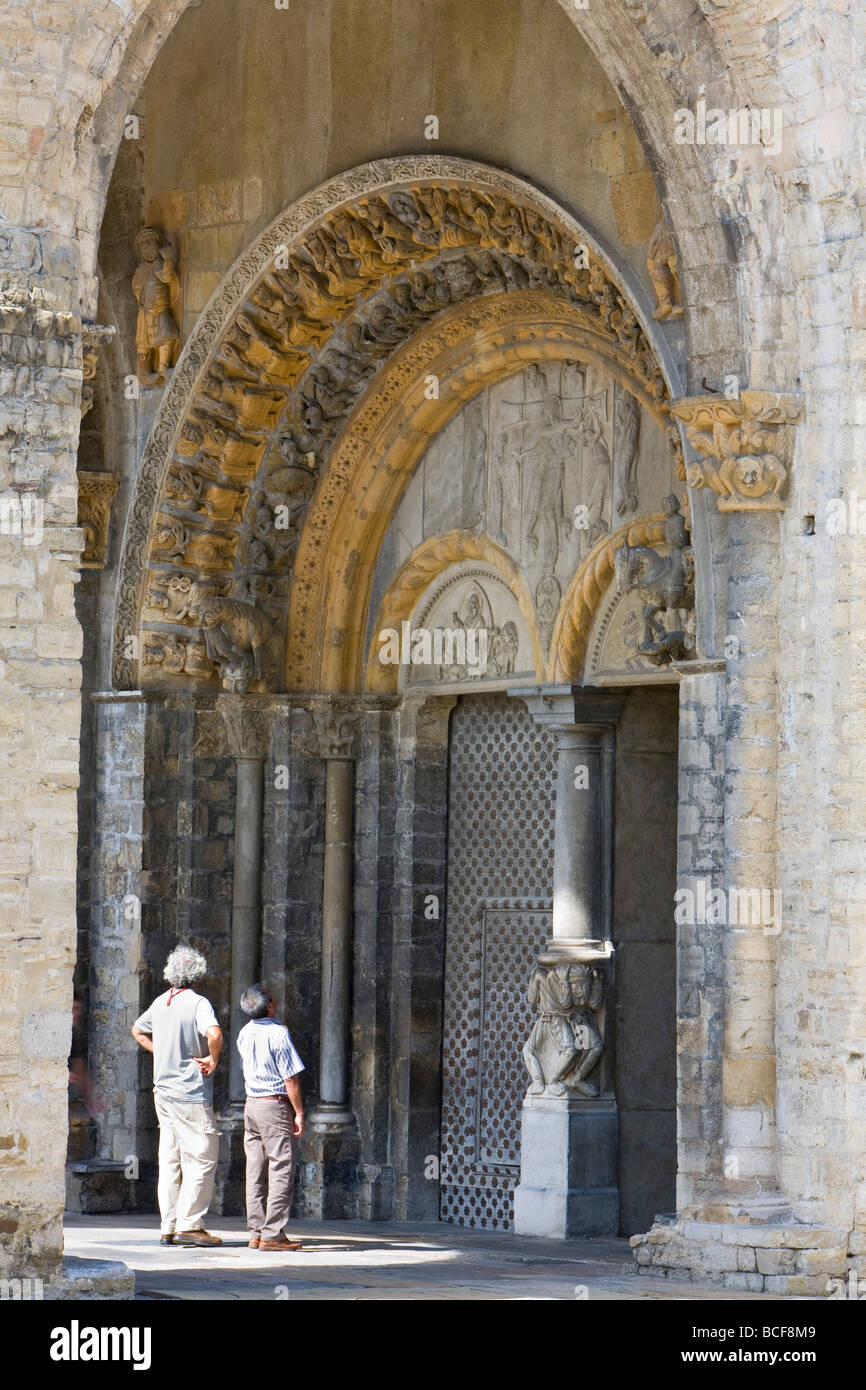 Romanische Eingang Details, Kathedrale Ste-Marie, Oloron-Ste-Marie, Pyrenees-Atlantiques, Aquitaine, Frankreich Stockfoto