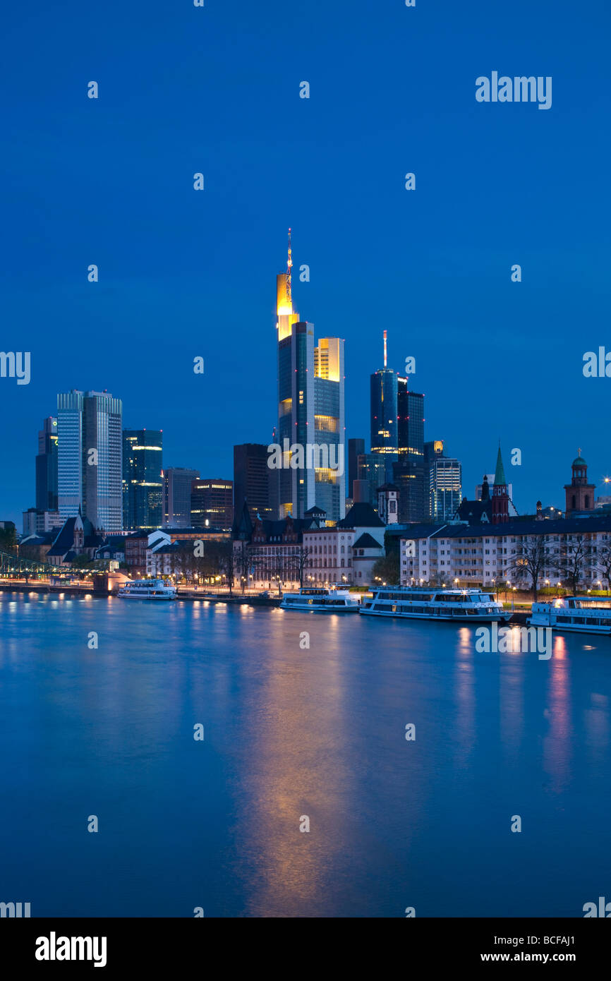 Deutschland, Hessen, Frankfurt am Main, Financial District & Mains Stockfoto
