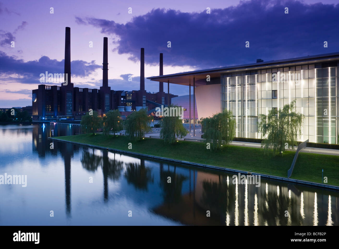 Deutschland, Niedersachsen, Wolfsburg, Autostadt, VW-Werk Stockfoto