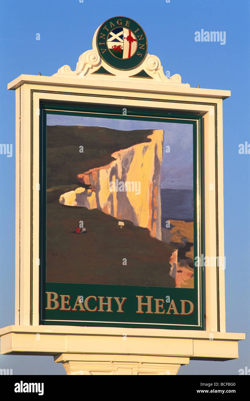 England, East Sussex, Beachy Head Lighthouse Pub Schild Stockfoto