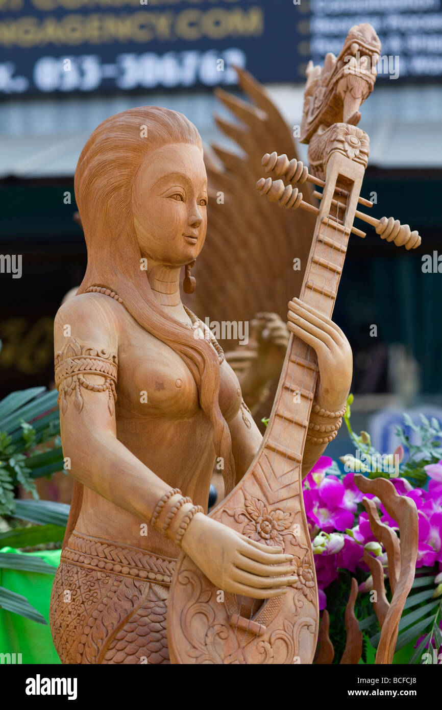Thailand, Chiang Mai, hölzernen Souvenir Statuen im Ban Thawai Village Stockfoto