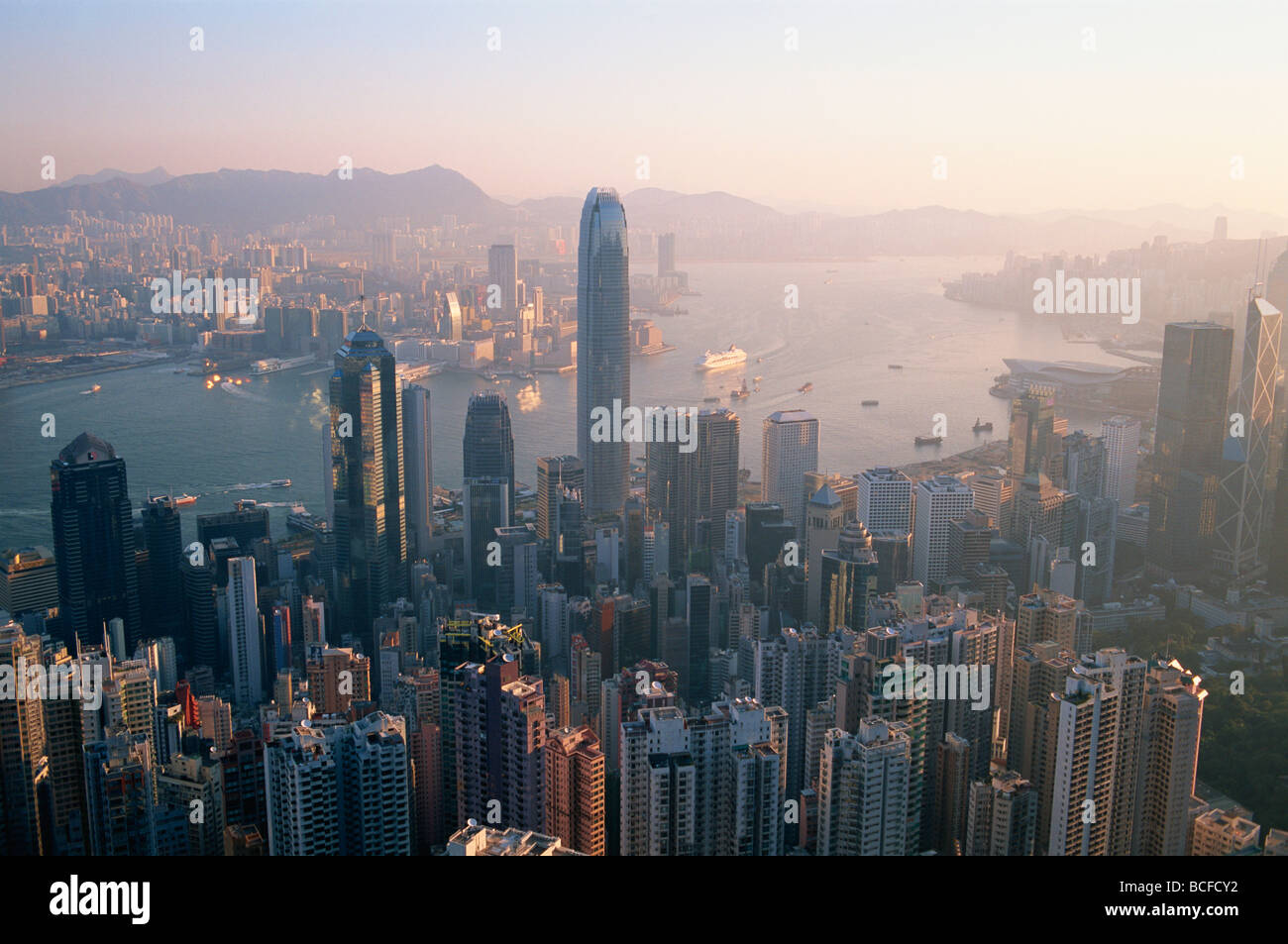 Zentrale und den Victoria Harbour vom Gipfel, Hong Kong, China Stockfoto