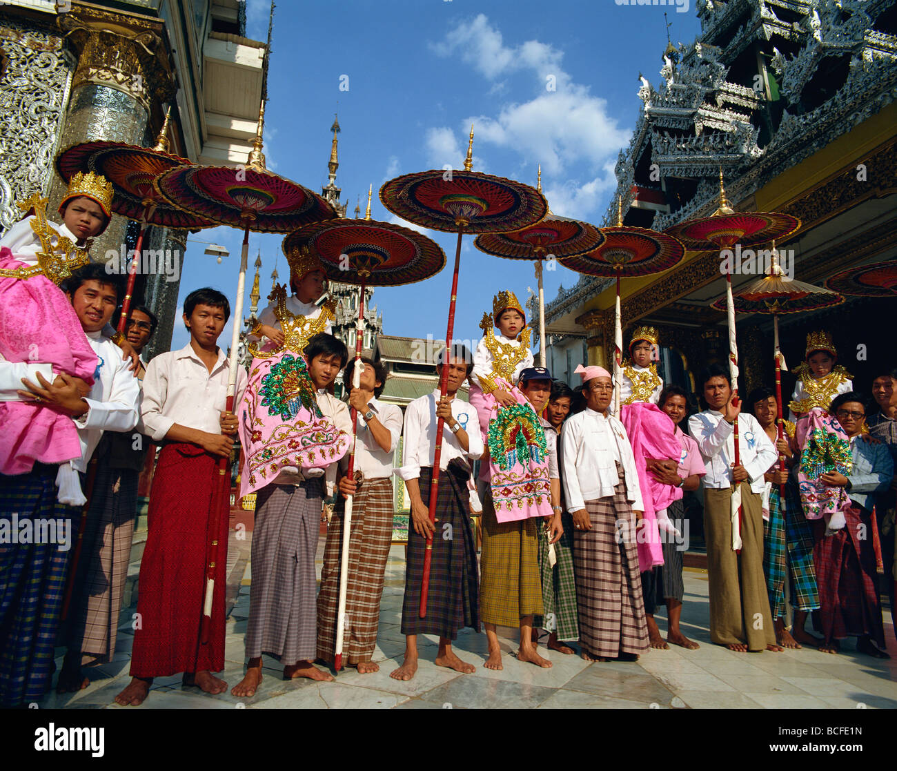 Myanmar Yangon Shwedagon-Pagode Anfänger Mönch Ordination Stockfoto