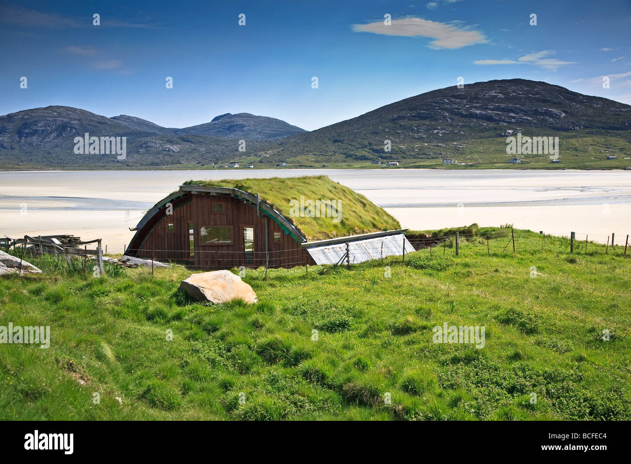 Grass-Dach-Ferienhaus am Luskentyre Strand Insel Harris, die äußeren Hebriden, die westlichen Inseln, Schottland, UK 2009 Stockfoto