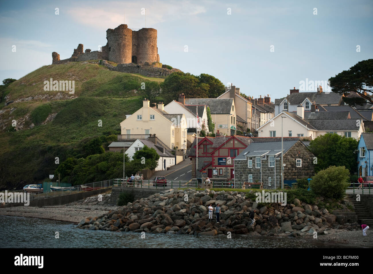 Sommer Abend Criccieth Stadt und Burg auf Lleyn Halbinsel Gwynedd North Wales UK Stockfoto