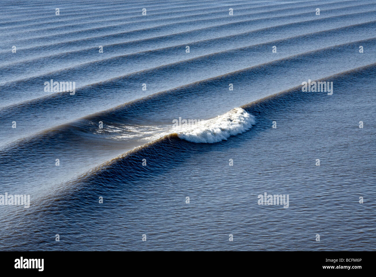 Pazifischen Ozeanwellen brechen Stockfoto