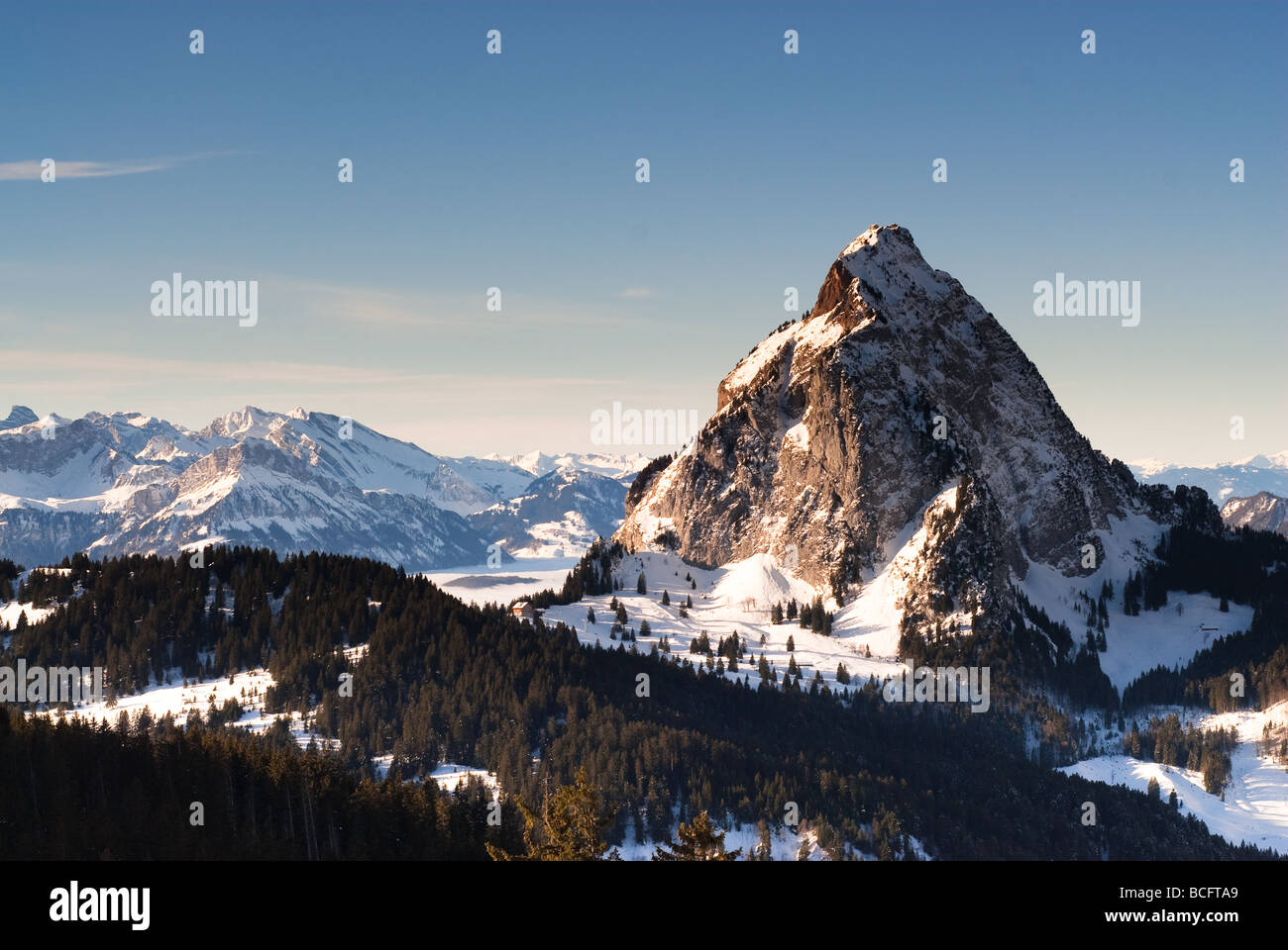 Grosser Mythen Berggipfel im Winter Schwyz Schweiz Stockfoto