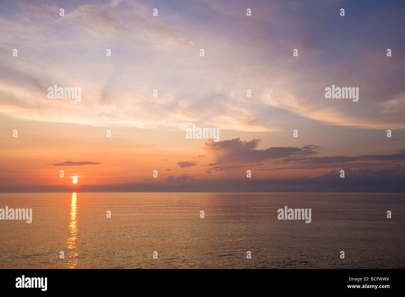 Sonnenuntergang über der Ostsee in der Nähe von Dorf Nida Neringa Litauen Stockfoto