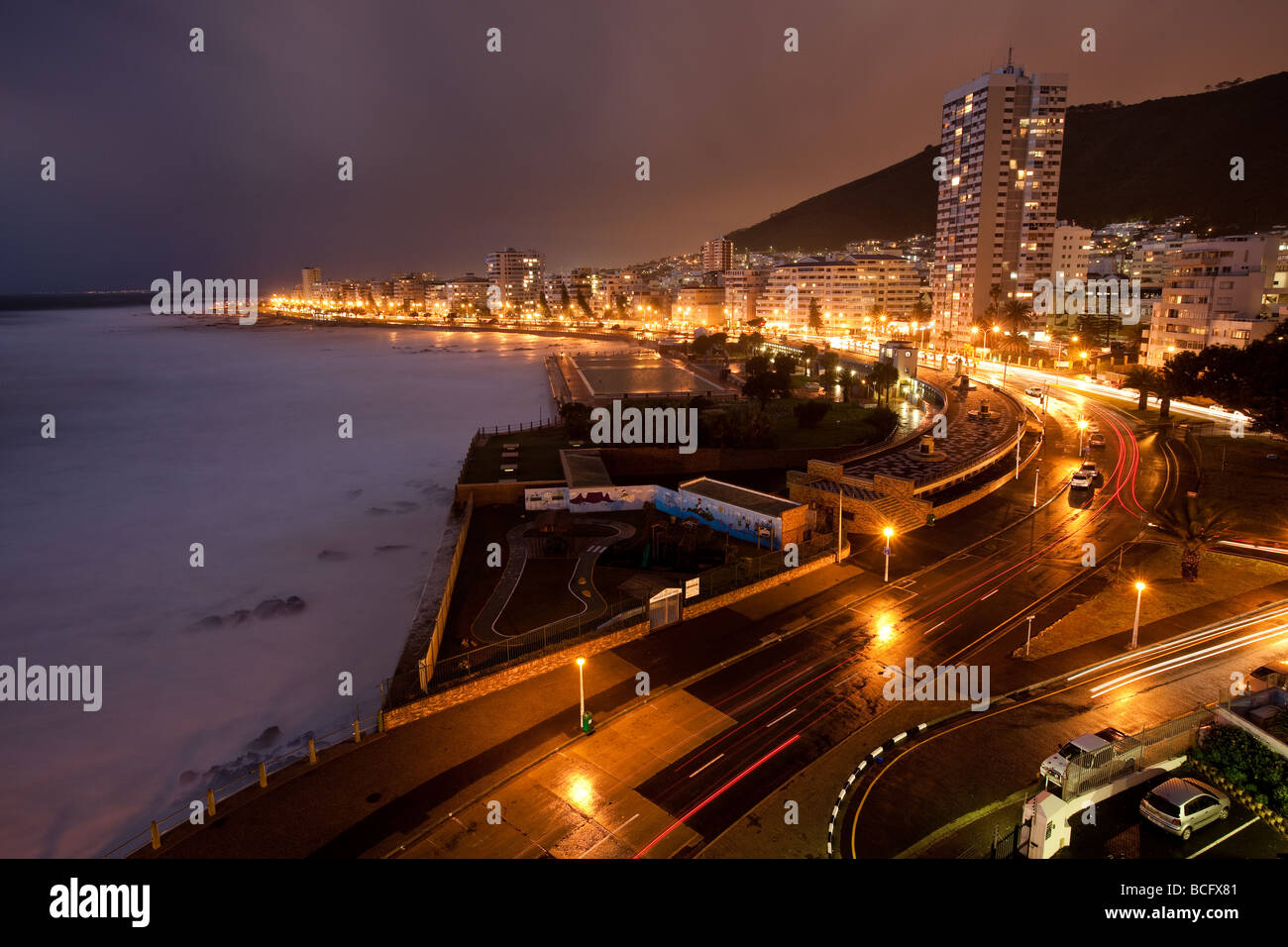 Sea Point, Green Point, Kapstadt, Südafrika in der Nacht Stockfoto