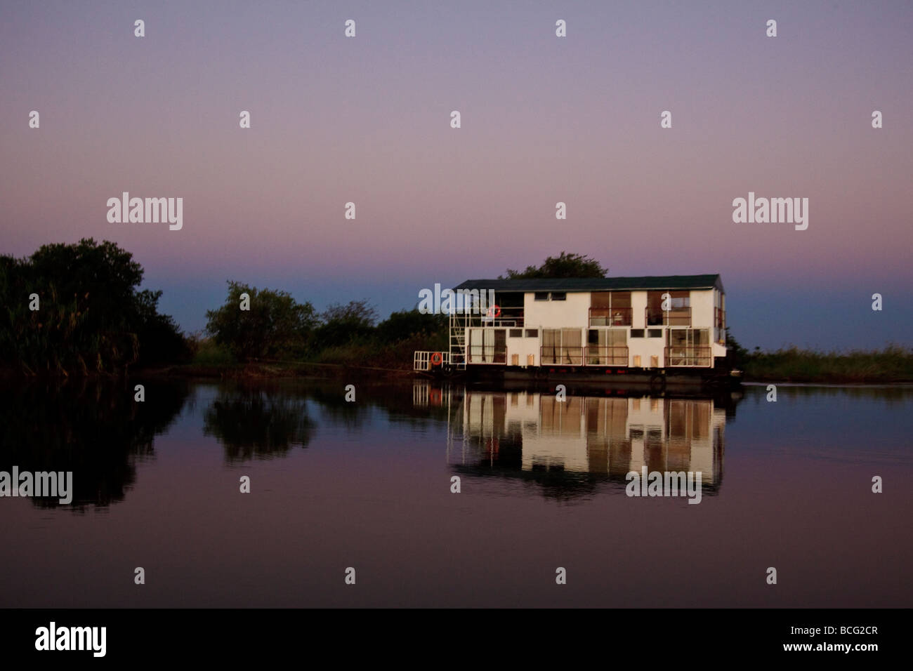 Hausboot auf dem Okavango Stockfoto