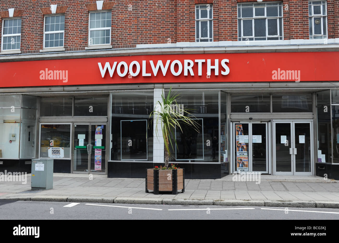 Hat den Woolworths-Laden in Shoreham auf dem Seeweg 2009 geschlossen Stockfoto