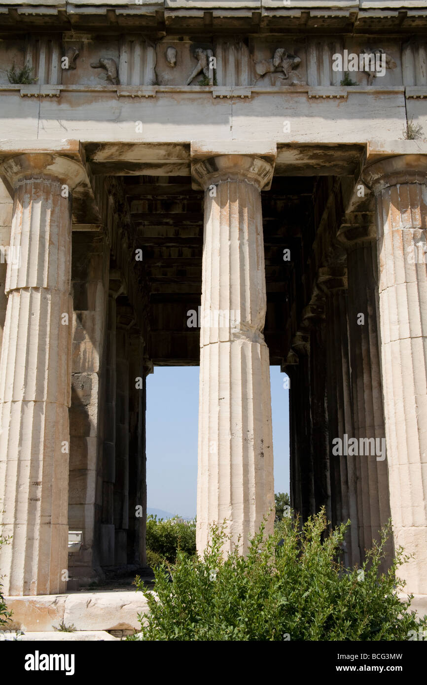 Säulen der Tempel des Hephaistos und Athena Ergane auf der Agora, Athen, Griechenland Stockfoto