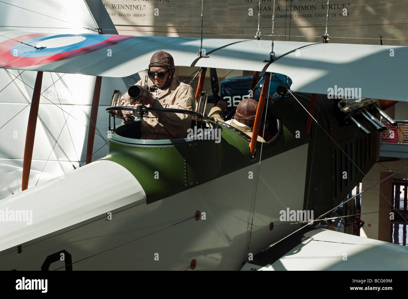 Lebensechte figuren puppen in einem curtiss jenny doppeldecker united