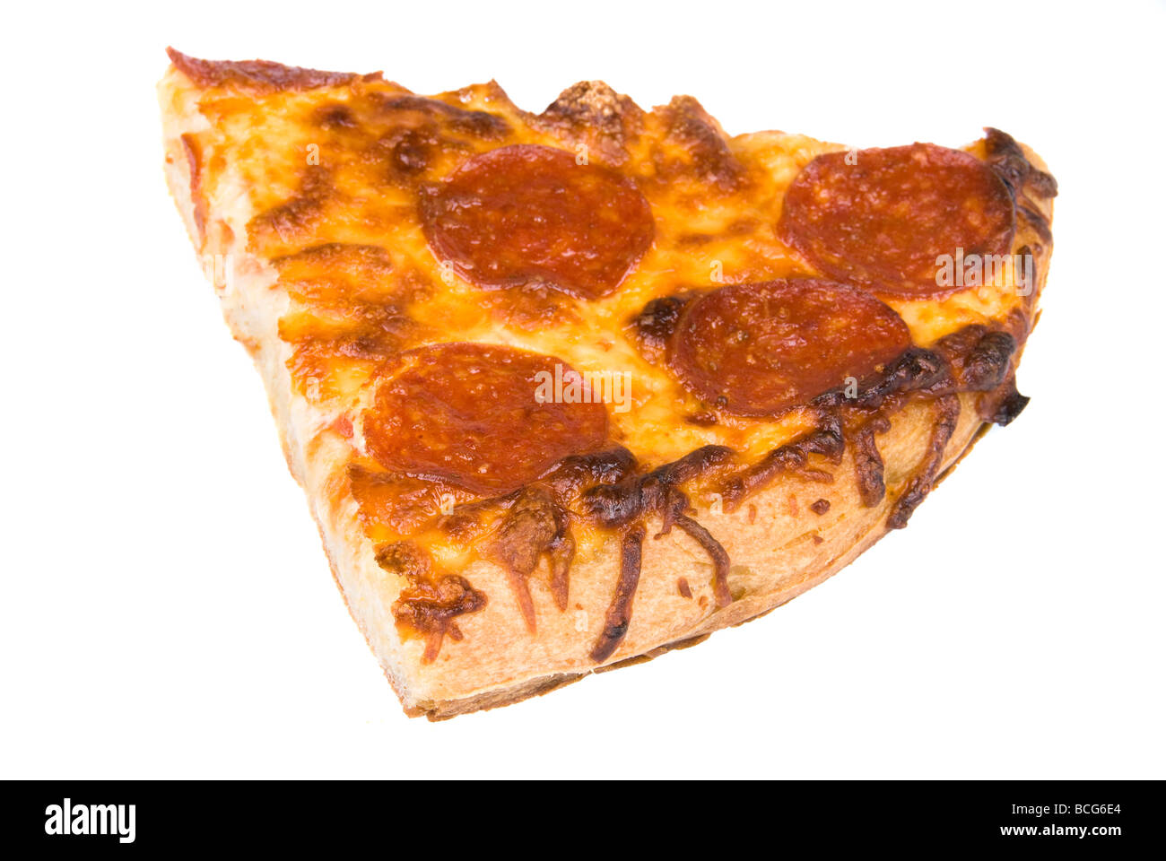 Eine einzige Scheibe kitschig Peperoni-Pizza isoliert auf weiss Stockfoto