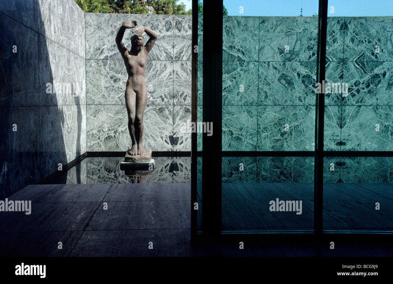 Georg Kolbe Skulptur The Fundació Mies van der Rohe deutschen Pavillon. Barcelona.Catalonia.Spain. Stockfoto