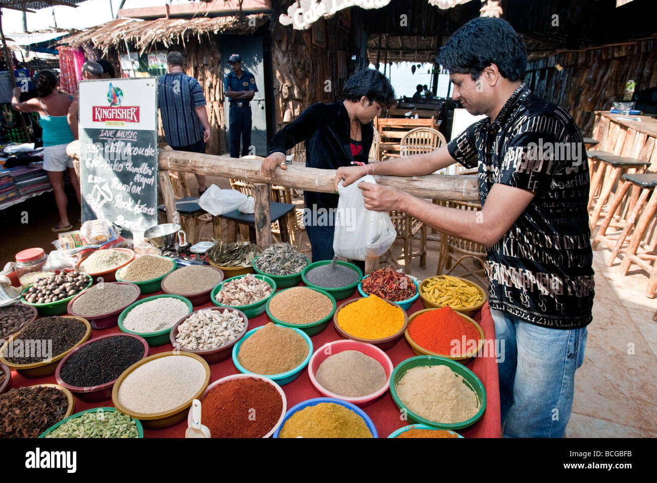 Anjuna wöchentliche Hippie-Flohmarkt Goa Indien Gewürze Stockfoto