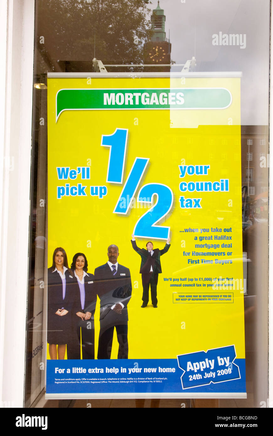 Ein Zeichen in Halifax Building Society Fenster Werbung Hypotheken in Großbritannien Stockfoto