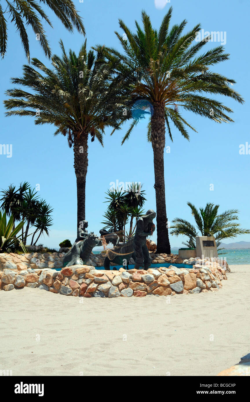 Statue von Fischer und Meerjungfrauen am Strand in Los Alcazares, Mar Menor, Murcia, Costa Calida, Süd Osten Spaniens Stockfoto