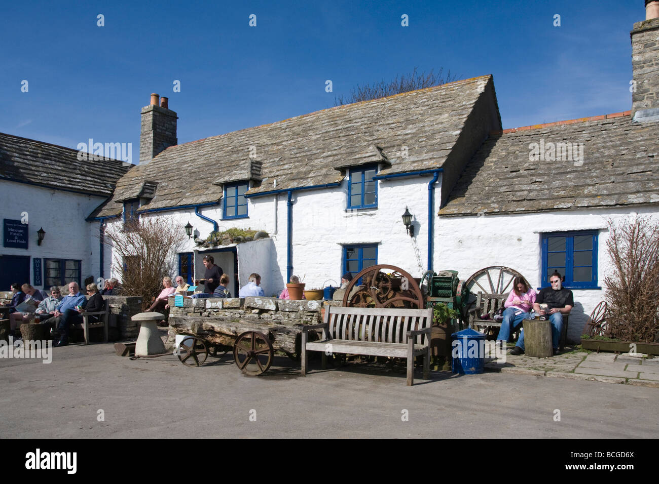 Platz & Kompass Dorfkneipe bei Wert Matravers, Dorset, Großbritannien Stockfoto