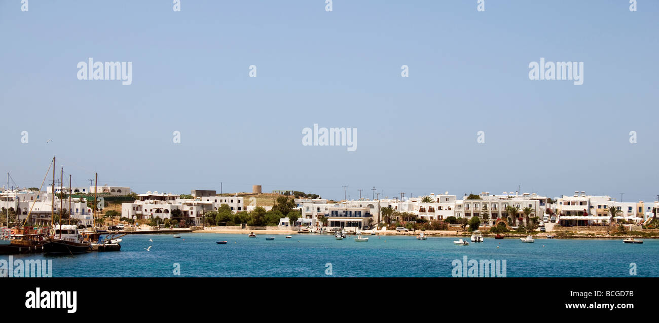 Antiparos Griechenland griechische Insel griechische Insel, die blaue Kuppel Kirche Kirche Hafen Boote Schiffe fischen Hotels Restaurants Tavernen Café cof Stockfoto