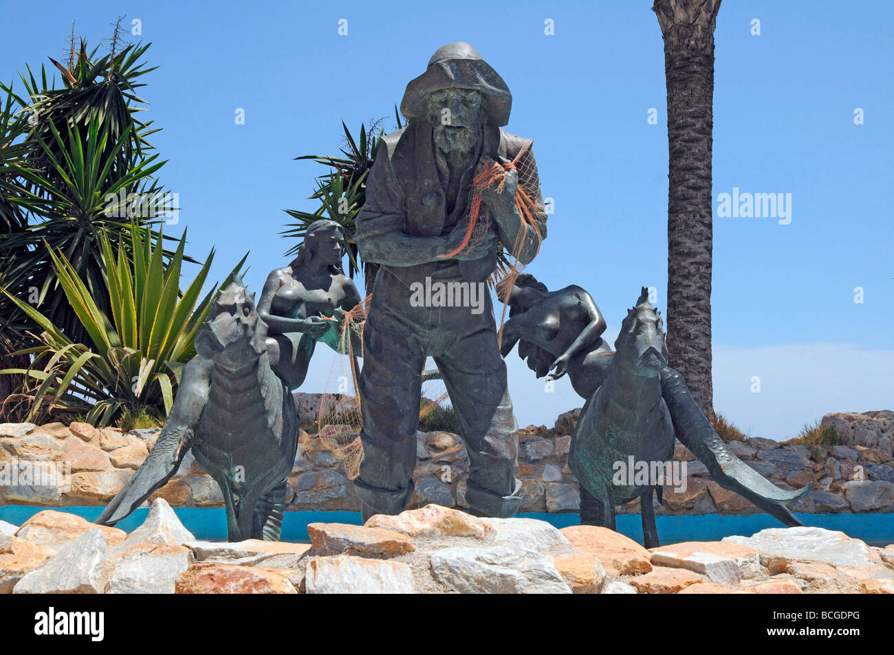 Statue von Fischer und Meerjungfrauen am Strand in Los Alcazares, Mar Menor, Murcia, Costa Calida, Süd Osten Spaniens Stockfoto