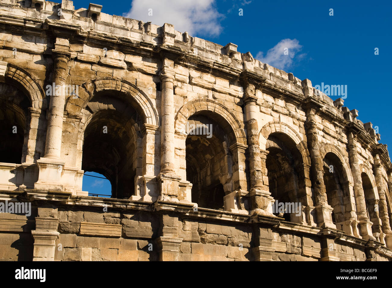 Les Arènes de Nîmes, einem römischen Amphitheater, in der Stadt Nimes, Südfrankreich. Jetzt für Stierkämpfe verwendet. Stockfoto