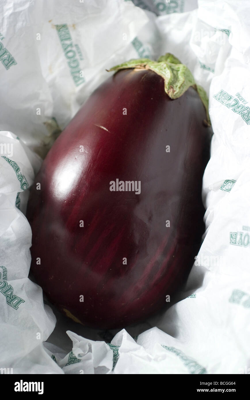 Frische Rohkost, Aubergine, aubergine Stockfoto