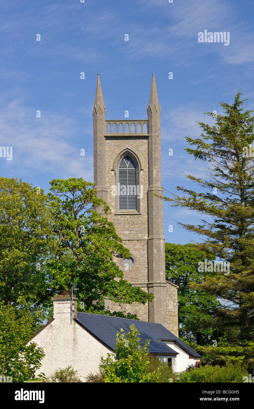 St. Columba s Kirche Kirche von Irland wo gibt es ein hohes Kreuz und das Grab von yeats Stockfoto