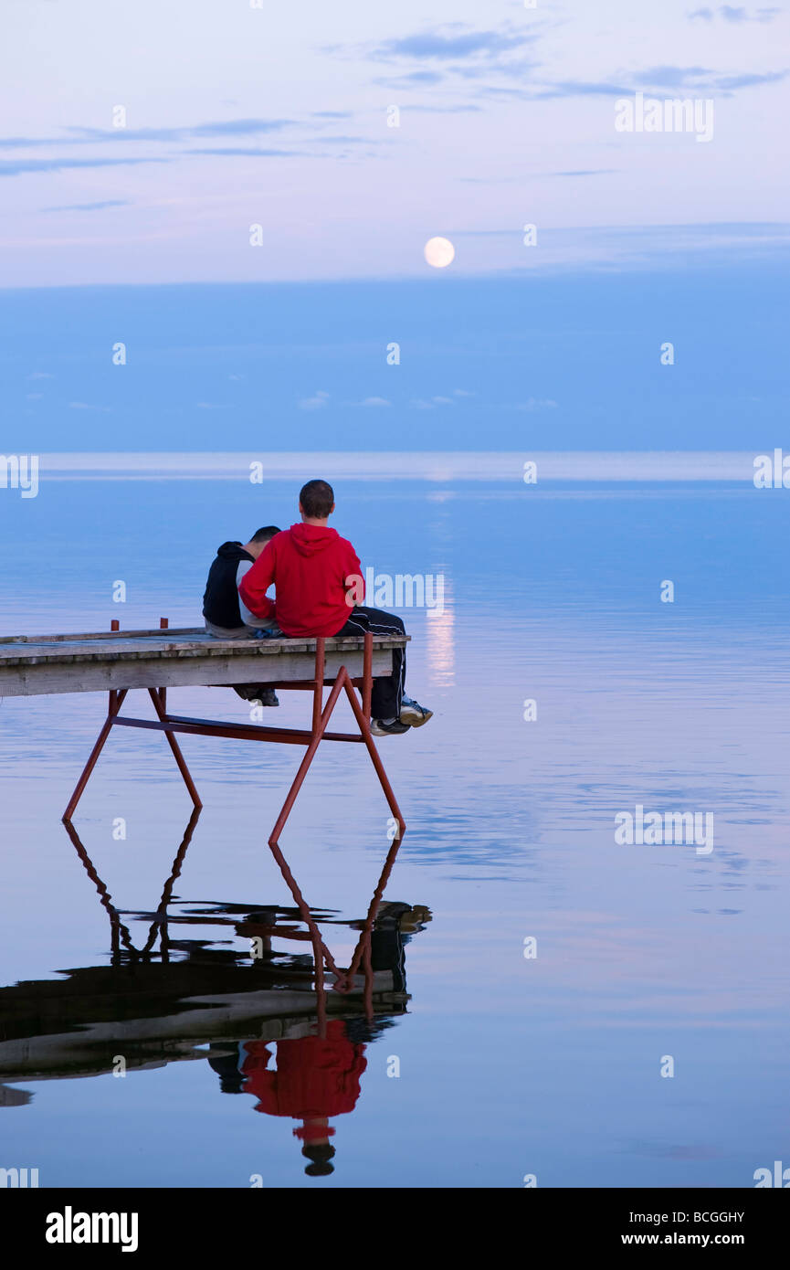 Holzsteg mit Blick auf die Danziger Bucht am frühen Abend Hel Halbinsel Ostsee Polen Stockfoto