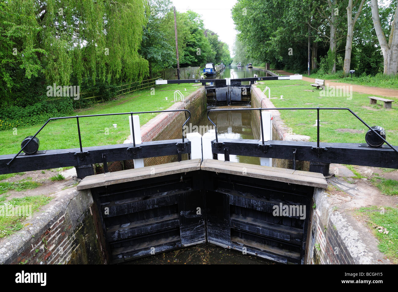 Schlösser an der Kennet und Avon Kanal bei Kintbury Berkshire England UK Stockfoto