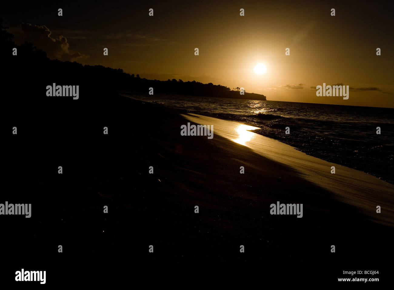 Die Strände von Playa Grande geschossen bei Sonnenuntergang zeigt die Wellen des Atlantischen Ozeans Aufrollen auf den Strand Stockfoto