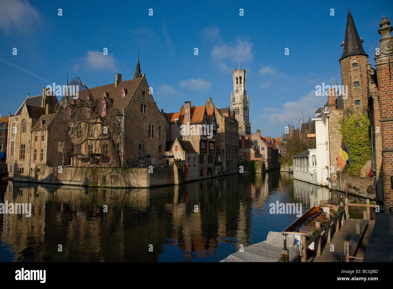 Blick vom Rozenhoedkaai Kanal in der mittelalterlichen Stadt Brügge in Belgien Stockfoto