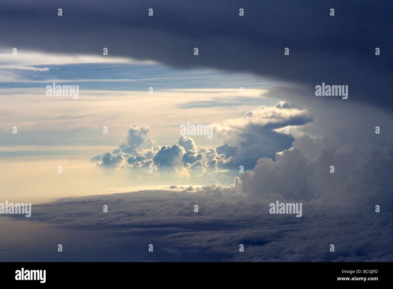 Eingabe des Sturms. Wolkenbildung. Stockfoto