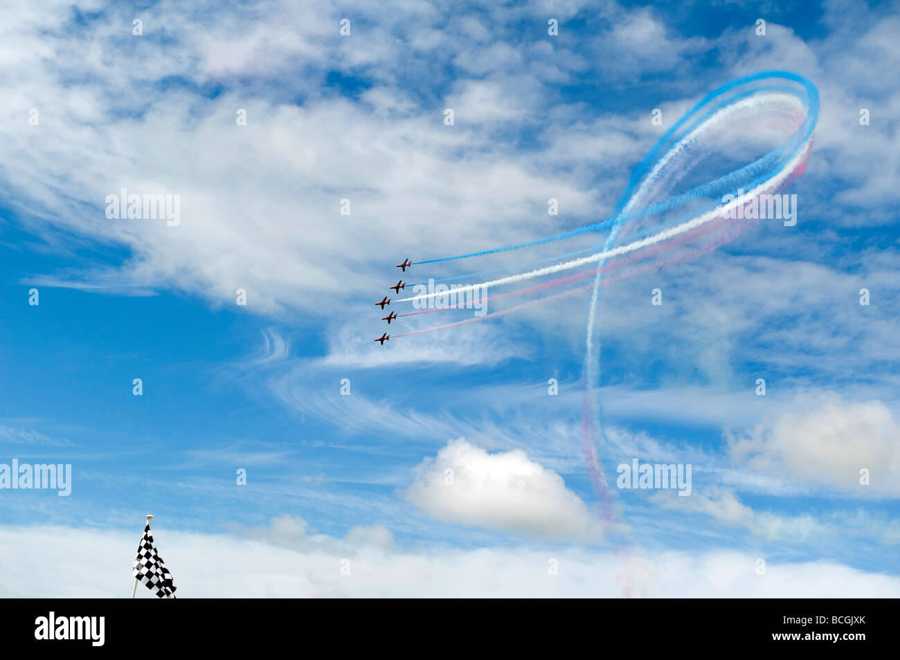 Die Kunstflugstaffel der Royal Air Force (rote Pfeile) Rennen bis ins Ziel beim Goodwood Festival of Speed, Sussex, England. Stockfoto