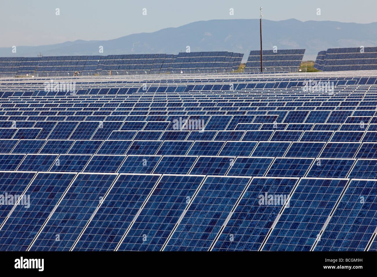 Photovoltaik-Kollektoren in der größten Photovoltaik-Kraftwerks in den Vereinigten Staaten Stockfoto