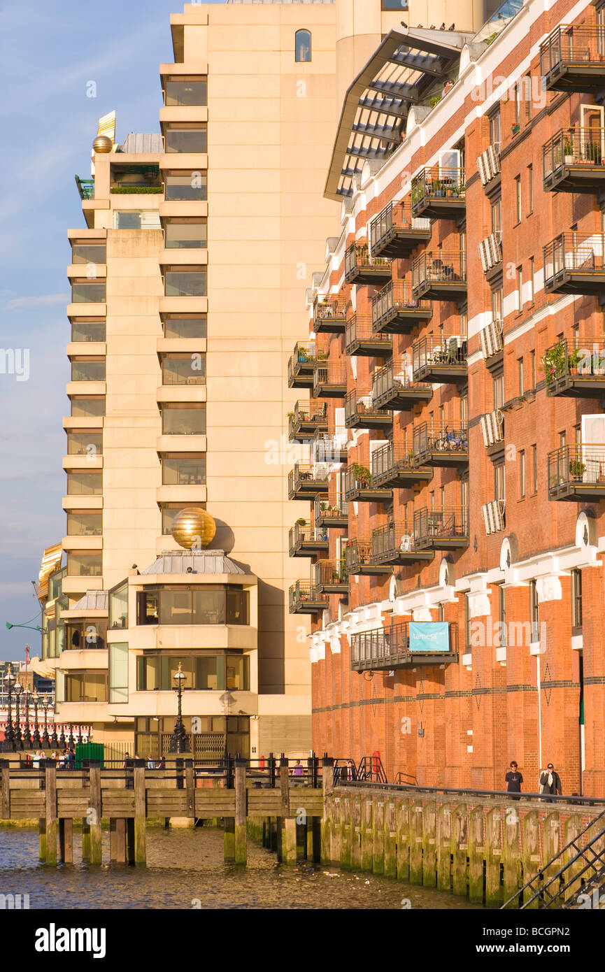 Oxo Tower Wharf mit Blick auf die Themse Fluß London Vereinigtes Königreich Stockfoto