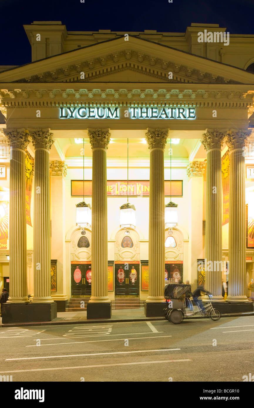 Fassade des Lyceum Theatre bei Nacht London Vereinigtes Königreich Stockfoto