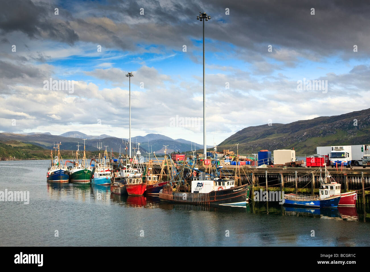 Angelboote/Fischerboote im Hafen von Ullapool Western Highlands Schottland UK 2009 Stockfoto