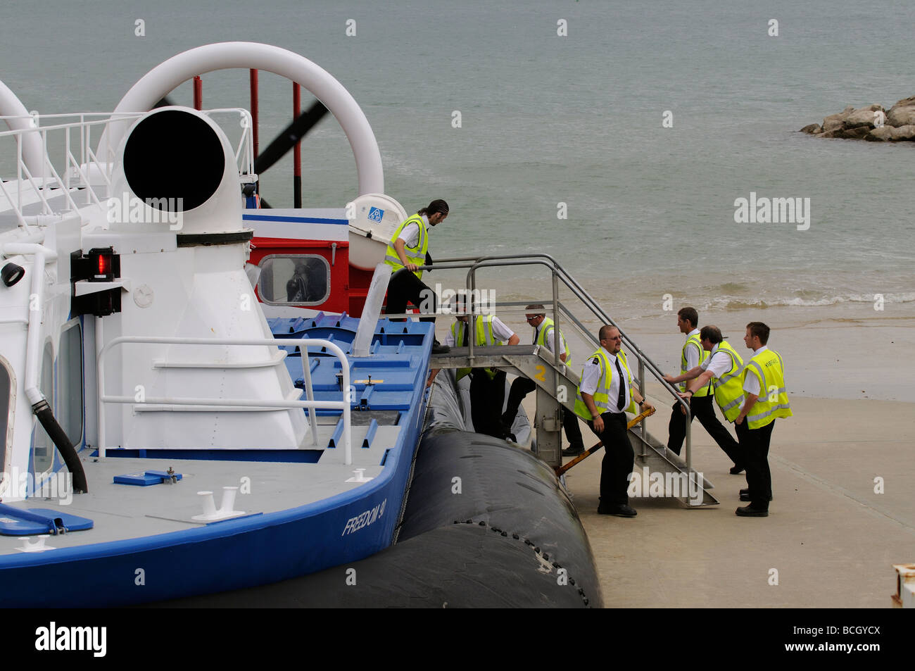 Schulung der Mitarbeiter auf einem Passagierschiff mit Hovercraft Hovertravel DESUNTERNEHMENS bei Ryde Isle Of Wight England UK Stockfoto