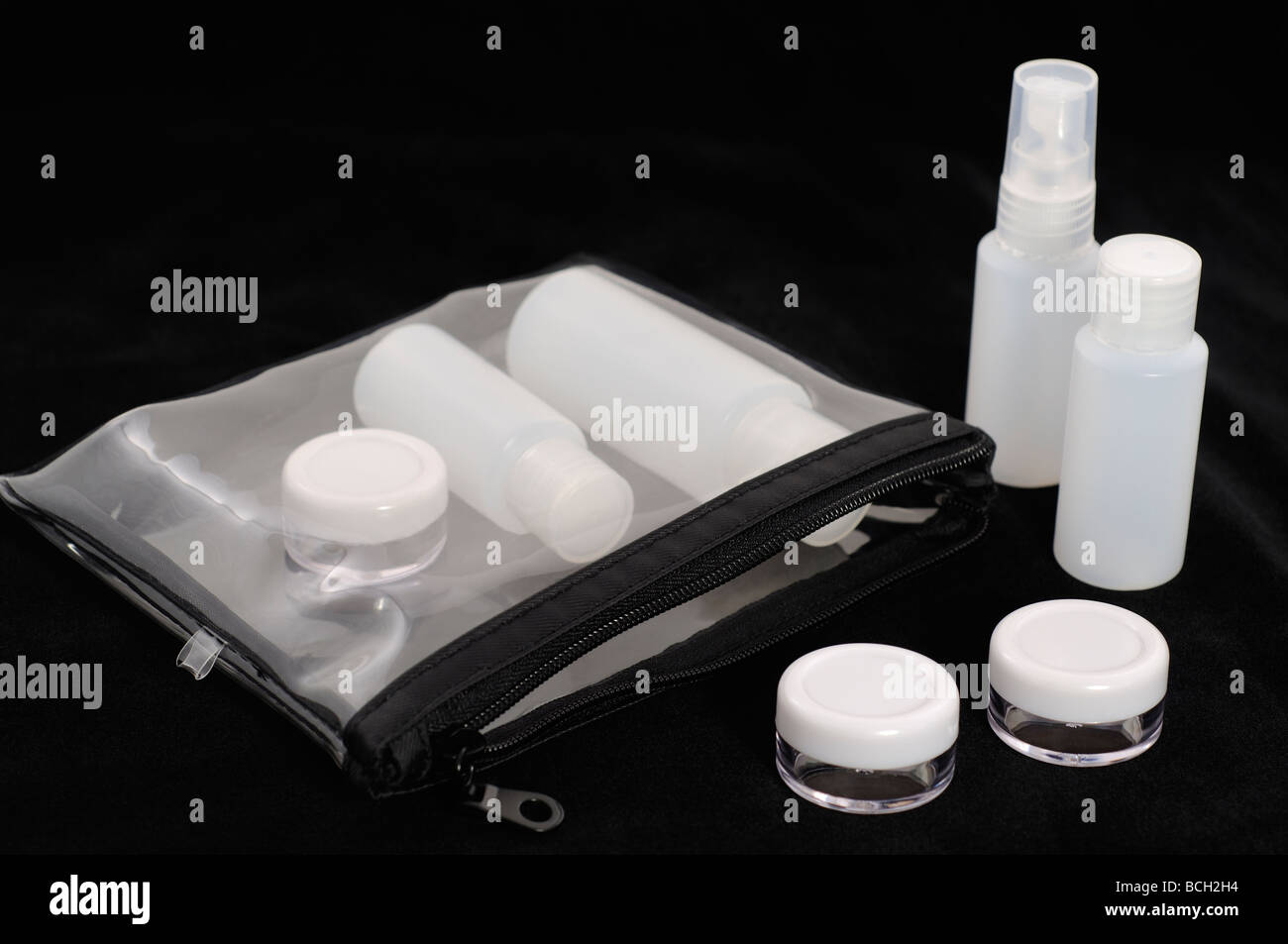 Reisegröße Container-Set, das jetzt für Handgepäck im Flugzeug zugelassen ist Stockfoto