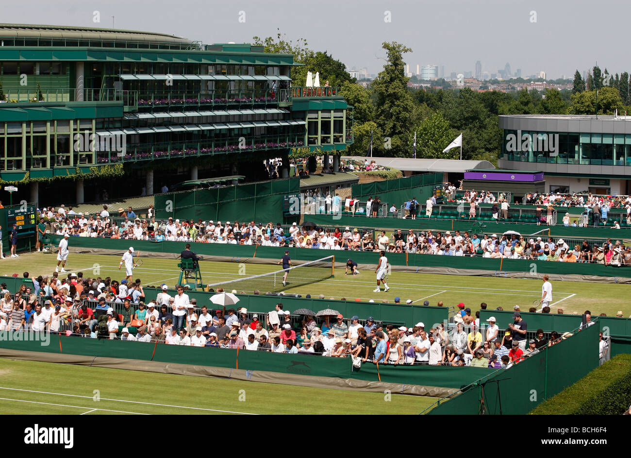 Panorama-Blick auf die Tennisplätze von Wimbledon Stockfoto