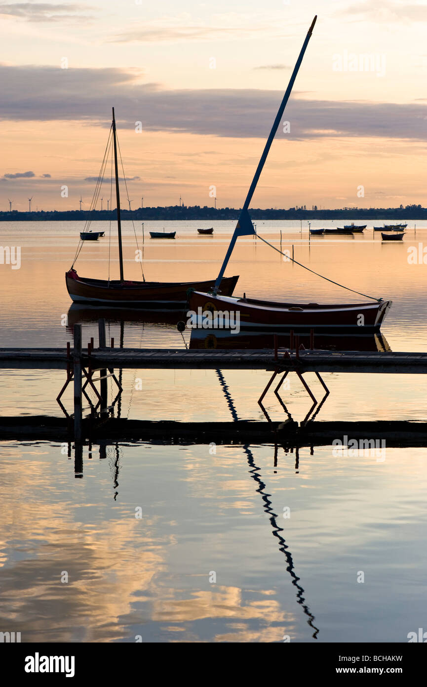 Holzsteg mit Blick auf die Danziger Bucht am frühen Abend Hel Halbinsel Ostsee Polen Stockfoto