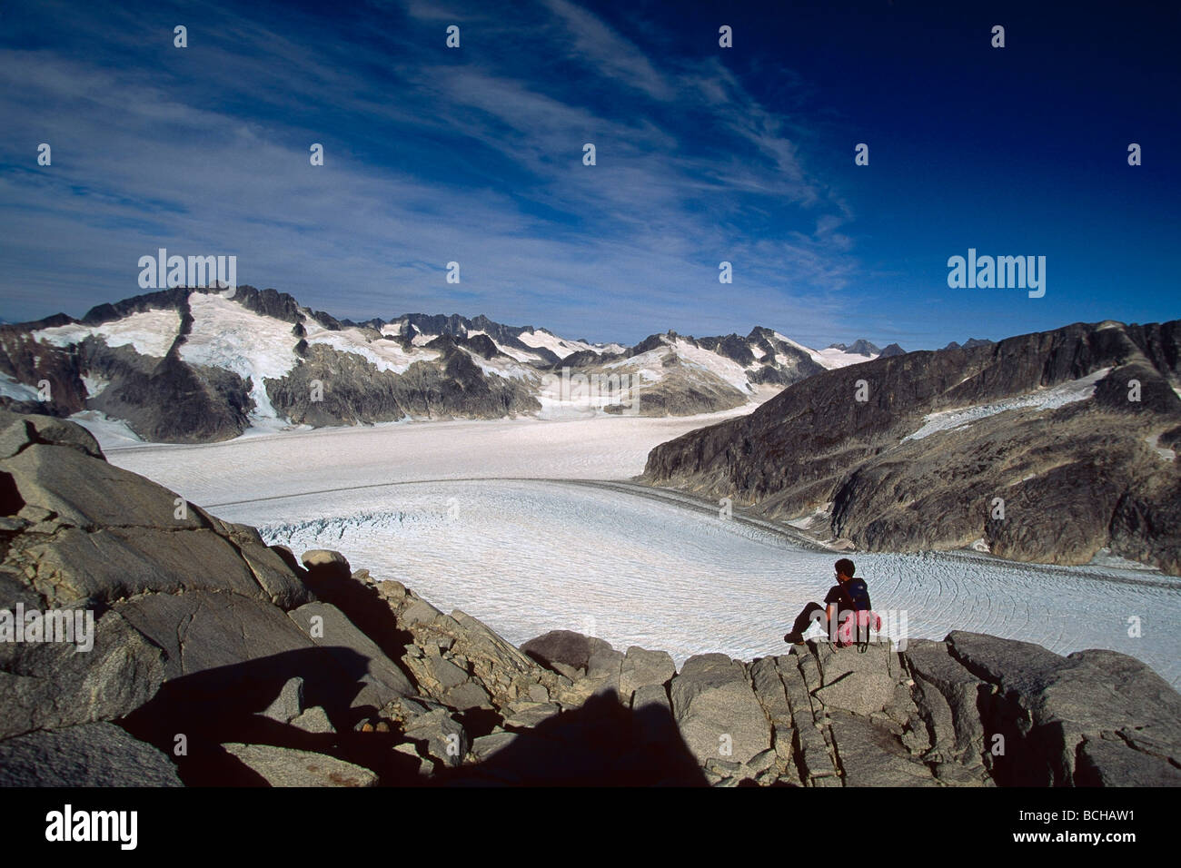Wanderer sitzen rockt Juneau Eisfeld Mendenhall Southeast Alaska Gletscher Sommer malerische Stockfoto